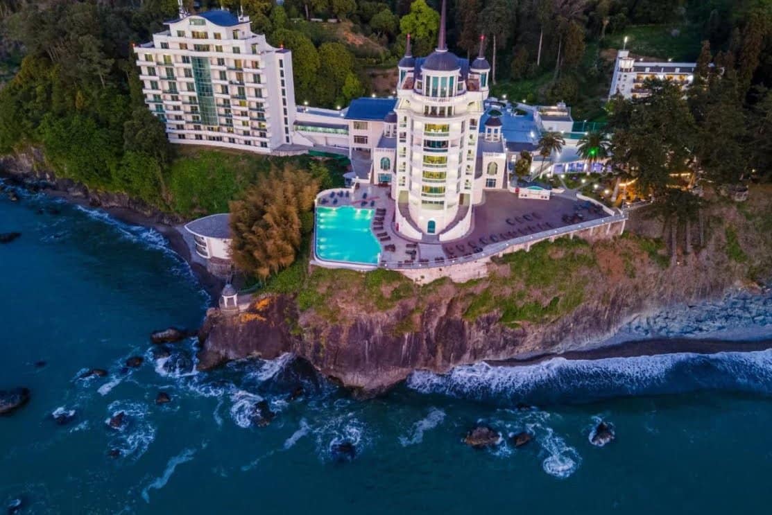 Royal rest on healing sandy beaches - Image 5