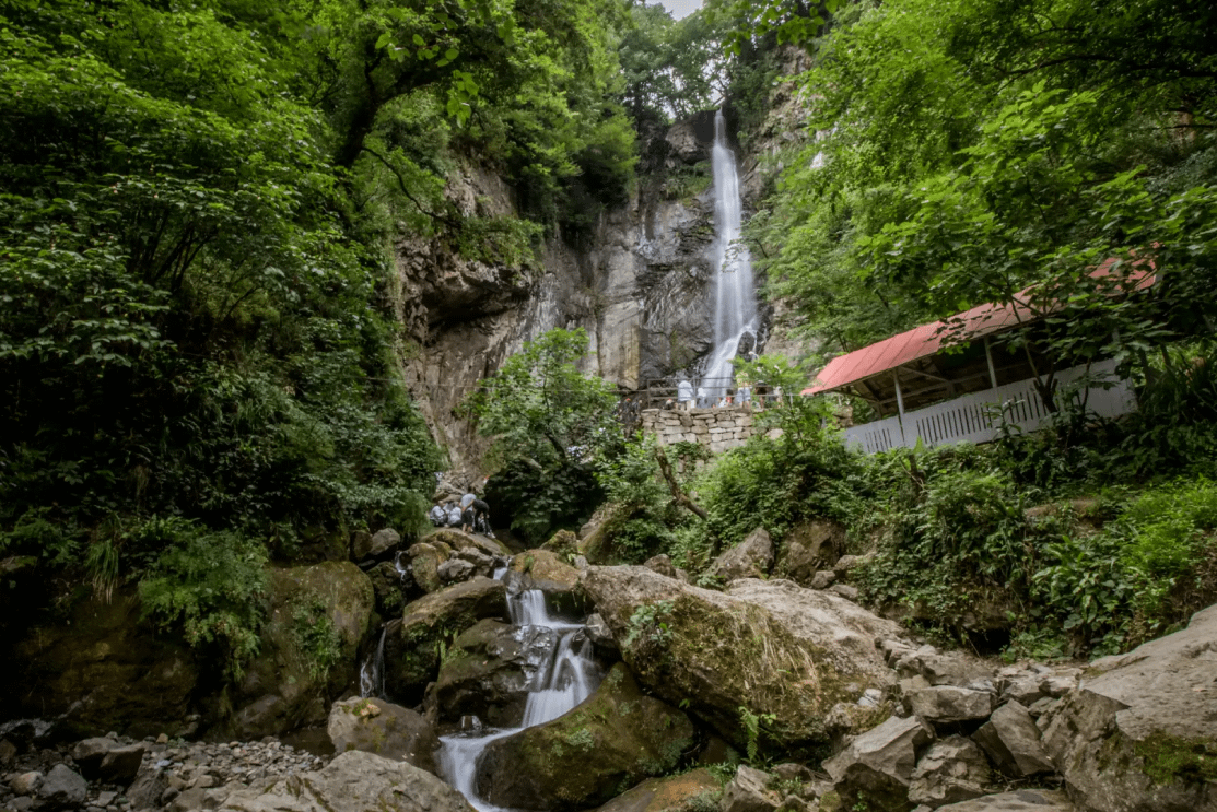 An interesting excursion is the Makhuntseti waterfall and the Gonio fortress