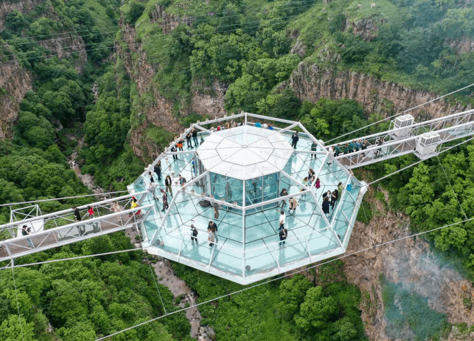 8-day sightseeing tour - spectacular Dashbashi Canyon